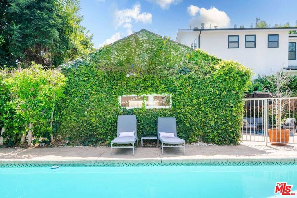 Sherman Oaks, CA 91423,4240 Matilija AVE