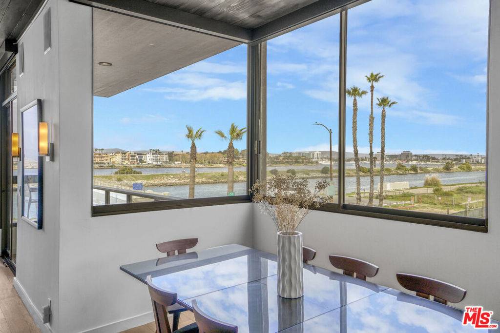 Playa Del Rey, CA 90293,6209 Pacific AVE #201