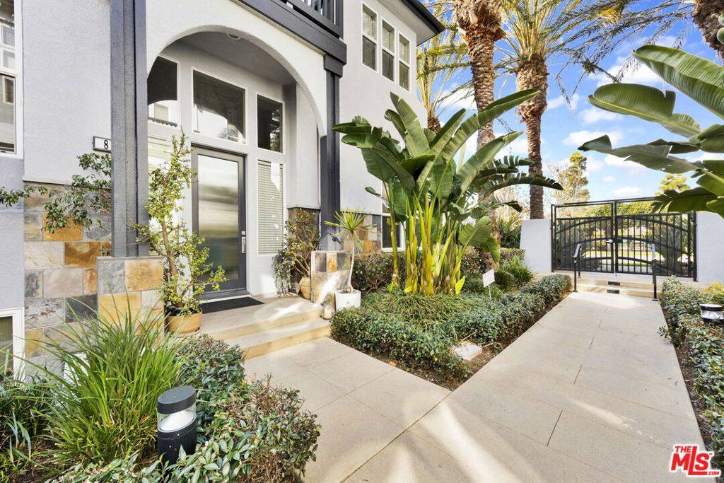 Los Angeles, CA 90094,5700 Seawalk DR #8