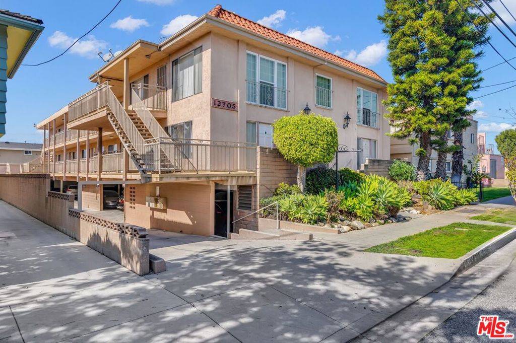 Hawthorne, CA 90250,12705 Ramona AVE