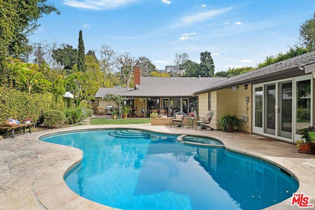 Los Angeles, CA 90049,1413 Allenford AVE