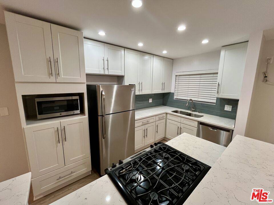 Santa Monica, CA 90403,204 Washington AVE #201