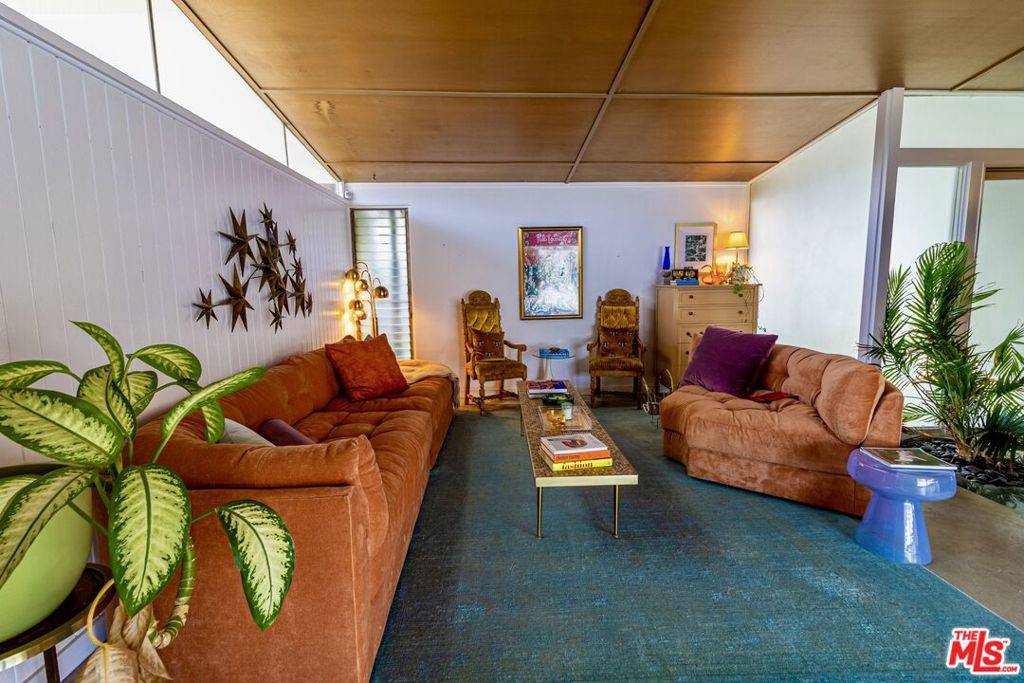 Northridge, CA 91325,17025 Labrador ST