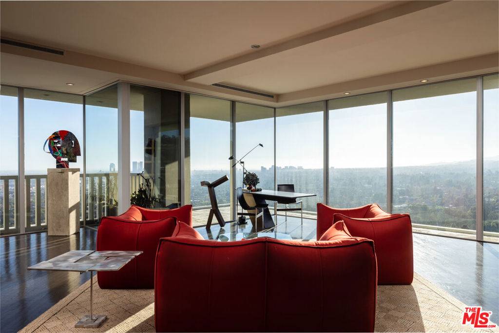 West Hollywood, CA 90069,9255 Doheny RD #2502