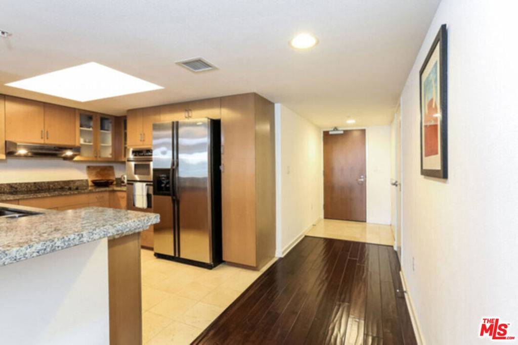 Marina Del Rey, CA 90292,13700 Marina Pointe DR #618