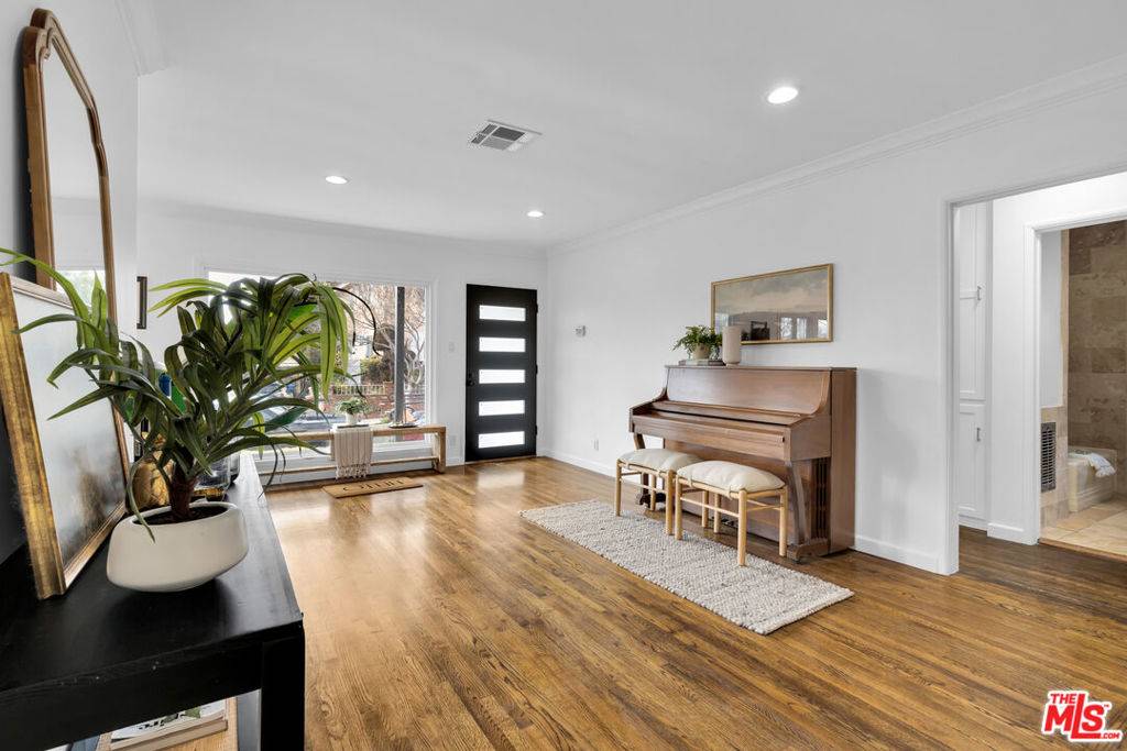 Sun Valley, CA 91352,10430 Flowerdale CT
