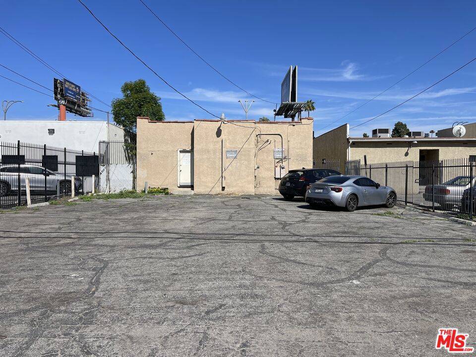 Van Nuys, CA 91401,14338 Victory BLVD