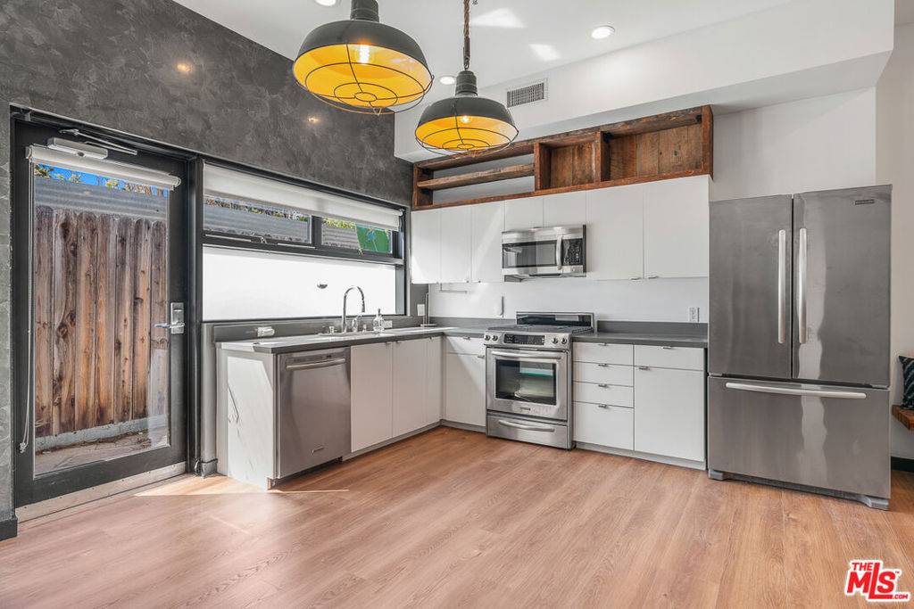 Venice, CA 90291,815 Hampton DR #4