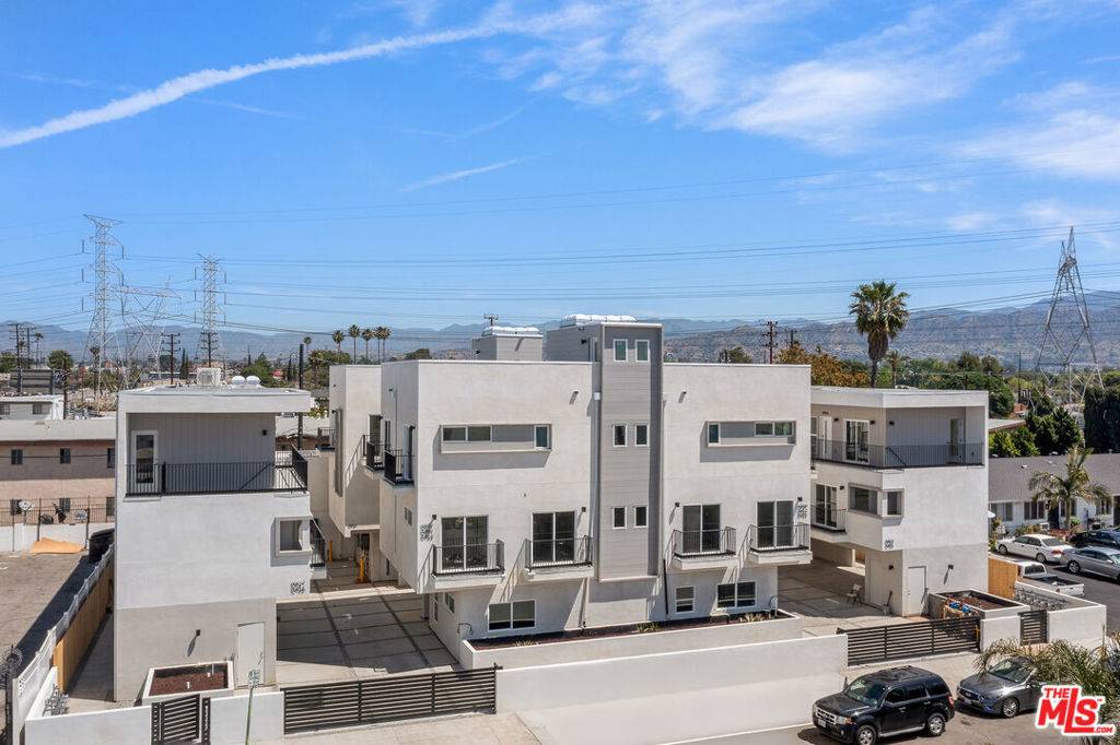 North Hollywood, CA 91606,10959 Calvert #2