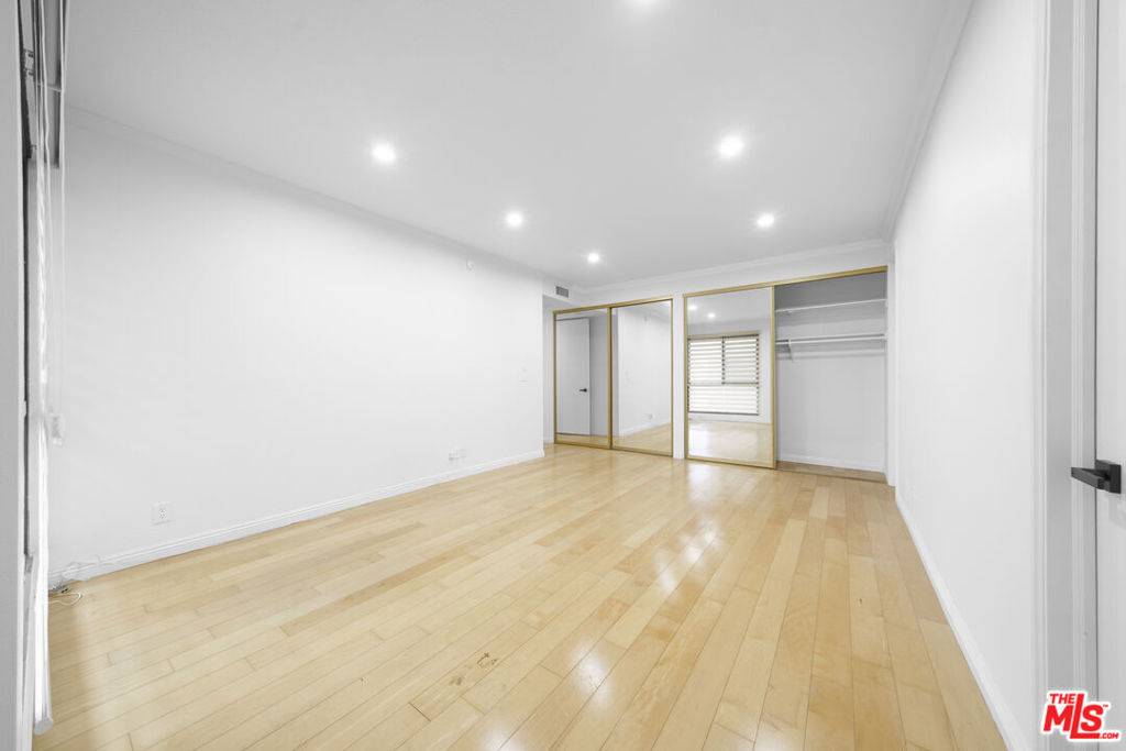 Los Angeles, CA 90010,4477 Wilshire BLVD #306