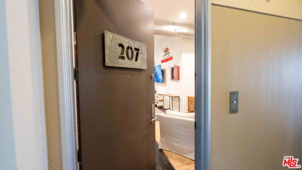 Marina Del Rey, CA 90292,13320 Beach AVE #207