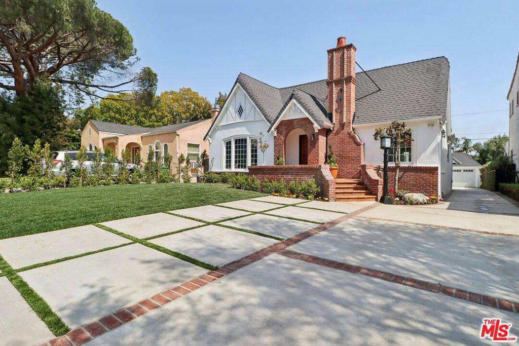 Los Angeles, CA 90019,916 S Rimpau BLVD