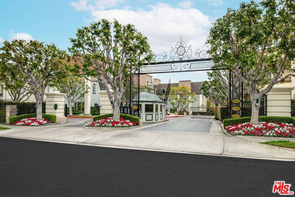 Los Angeles, CA 90067,10112 EMPYREAN WAY #204