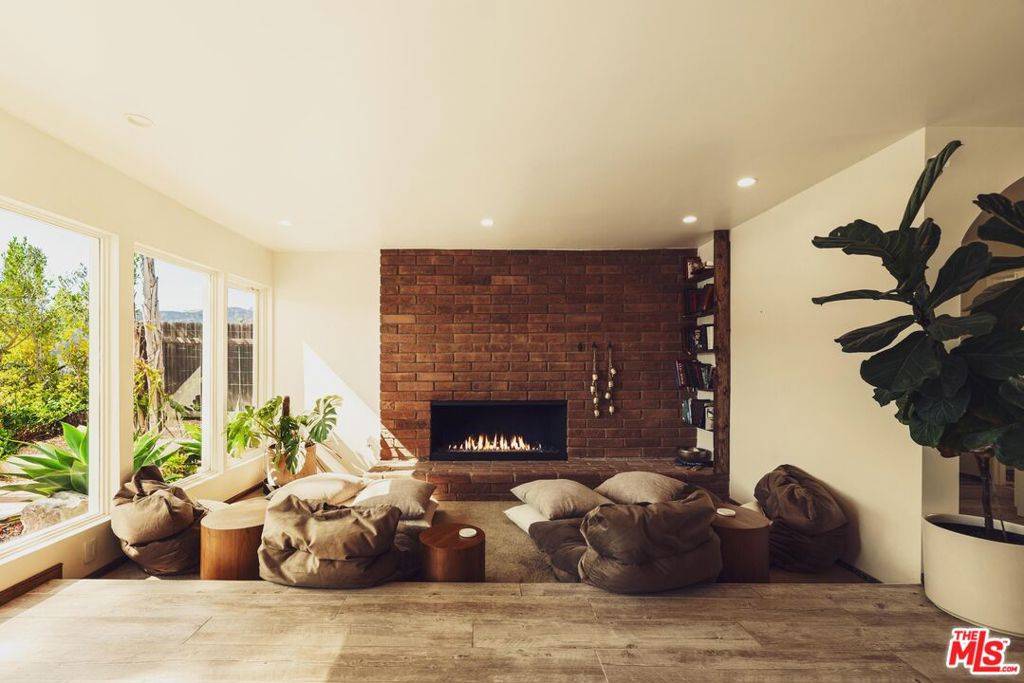 Los Angeles, CA 90049,2533 La Condesa DR