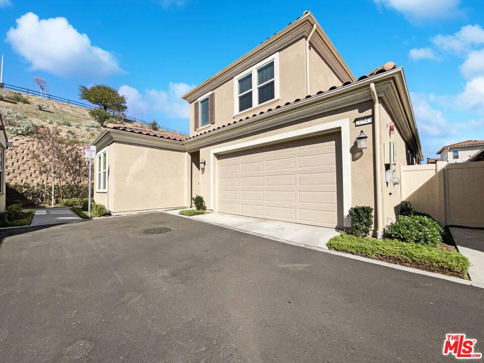 Santa Clarita, CA 91350,20543 Martingale PL