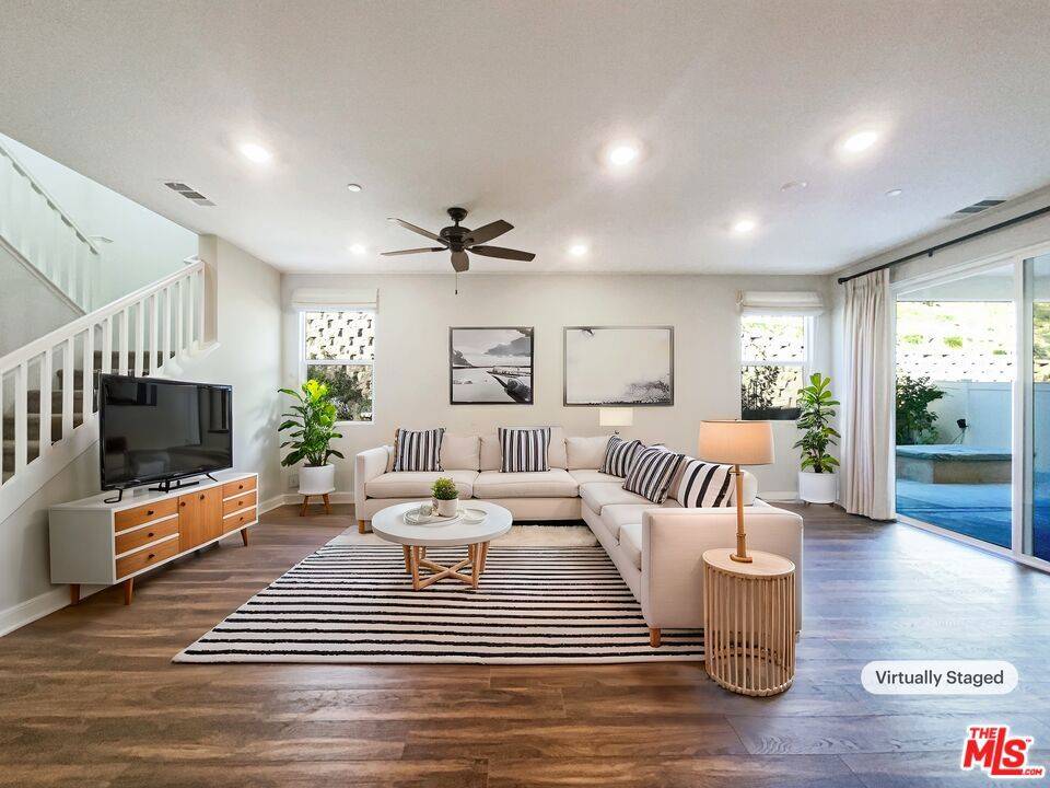 Santa Clarita, CA 91350,20543 Martingale PL