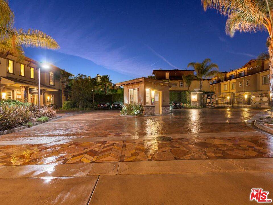 Burbank, CA 91504,1901 N Buena Vista ST #02-313
