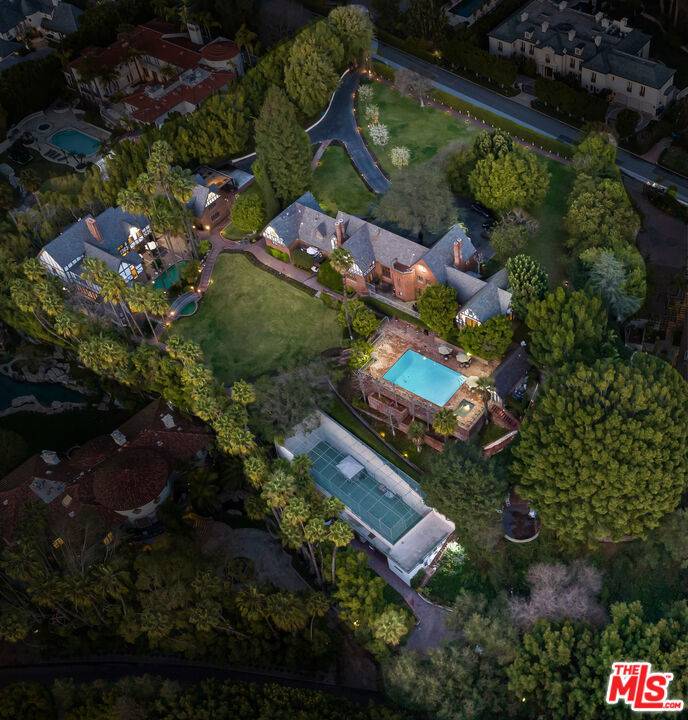 Los Angeles, CA 90077,259 St Pierre RD