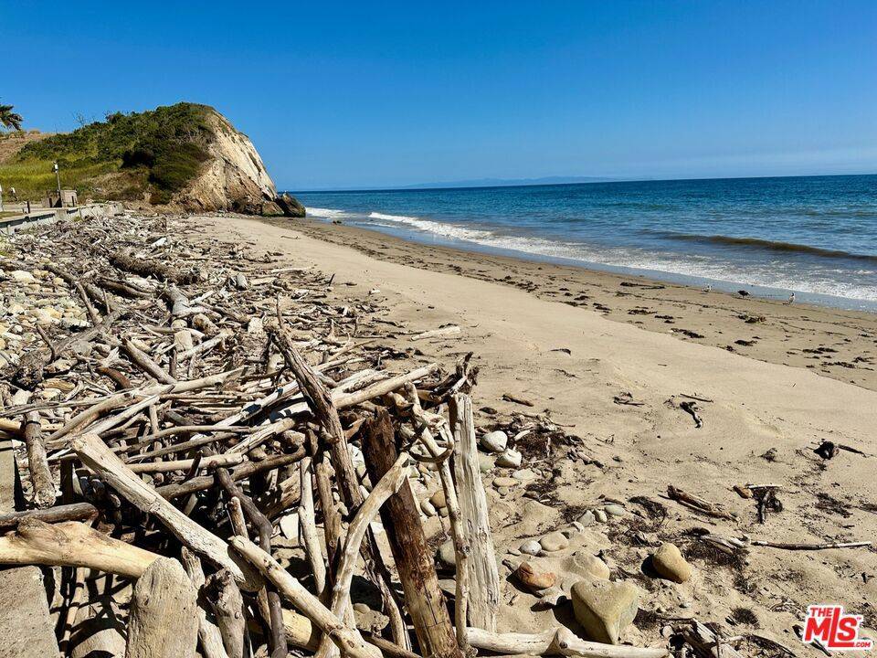 Santa Barbara, CA 93117,1 Beach RD