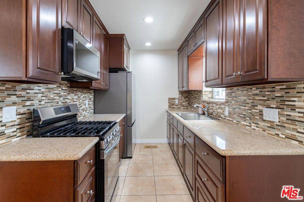 Glendale, CA 91204,200 W Palmer AVE #B