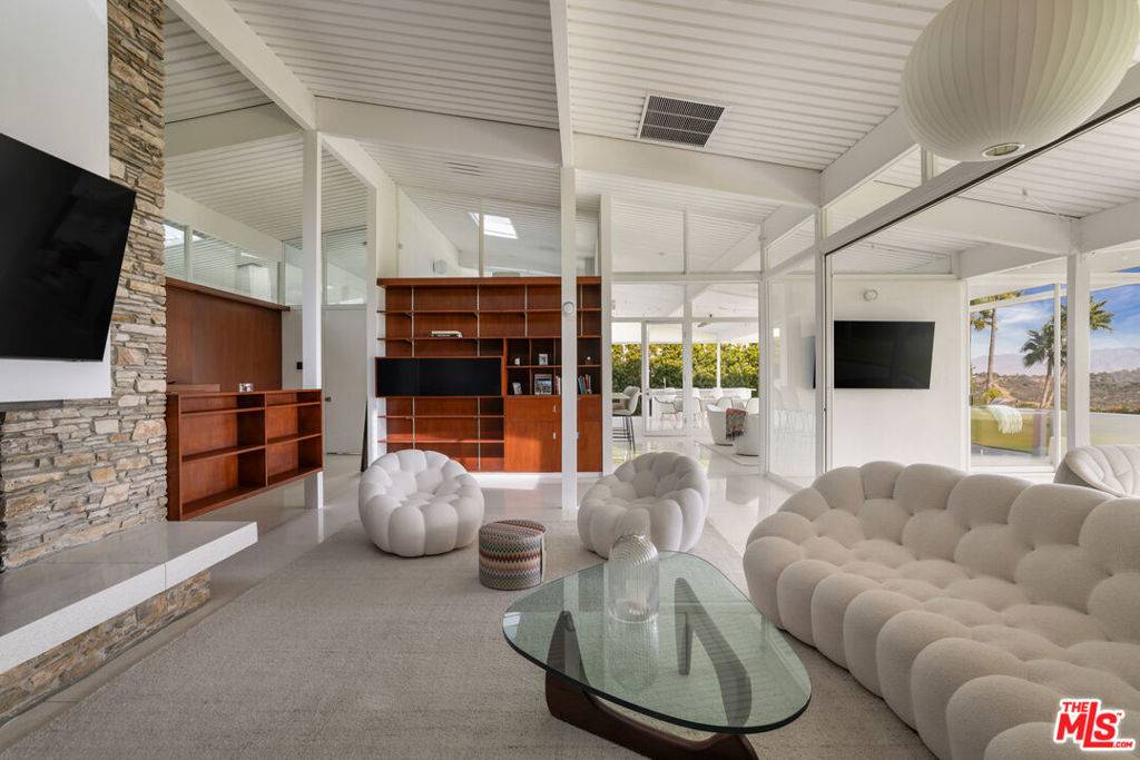 Los Angeles, CA 90077,2262 Stradella RD