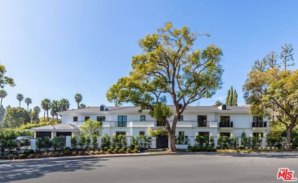 Beverly Hills, CA 90210,927 N Whittier DR