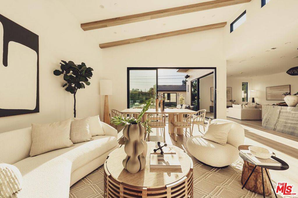 Sherman Oaks, CA 91401,5725 Katherine AVE