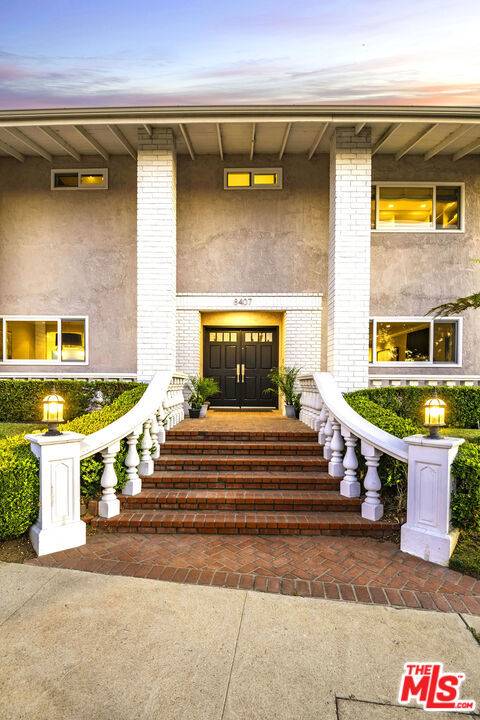 Los Angeles, CA 90046,8407 Skyline DR