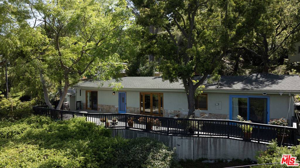 Topanga, CA 90290,1129 Fernwood Pacific DR