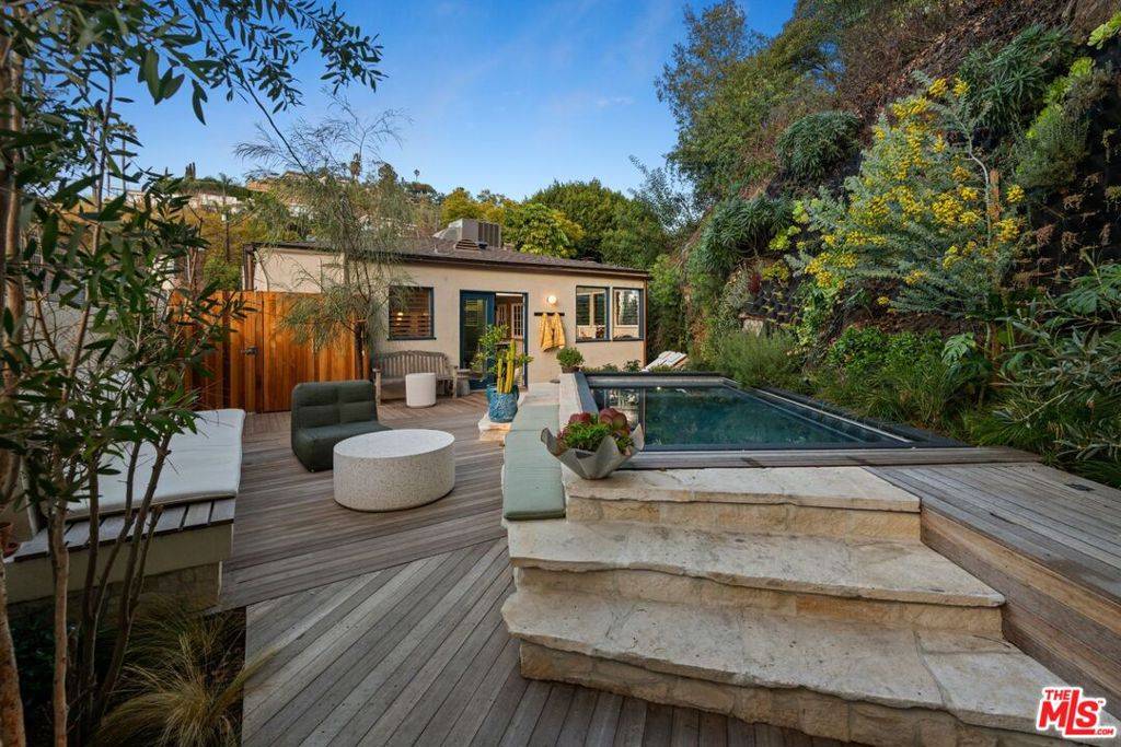 Los Angeles, CA 90068,5800 Spring Oak TER