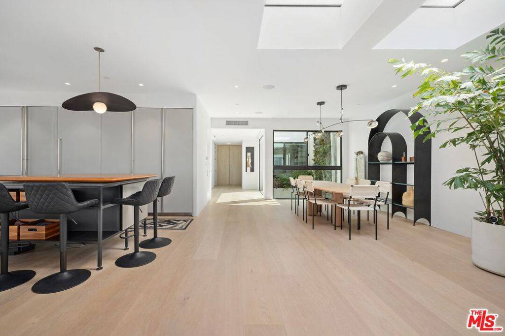 Santa Monica, CA 90405,10 Ocean Park BLVD #1
