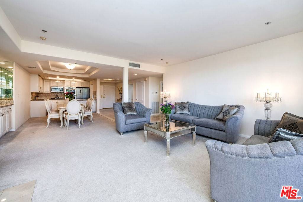 Los Angeles, CA 90049,575 S Barrington AVE #303