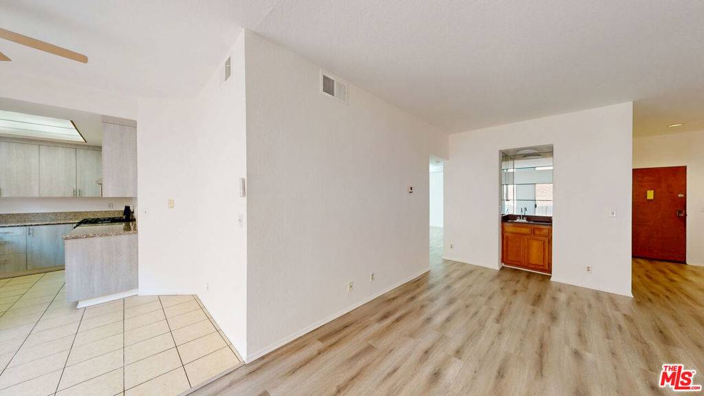 Encino, CA 91316,5135 Zelzah AVE #203
