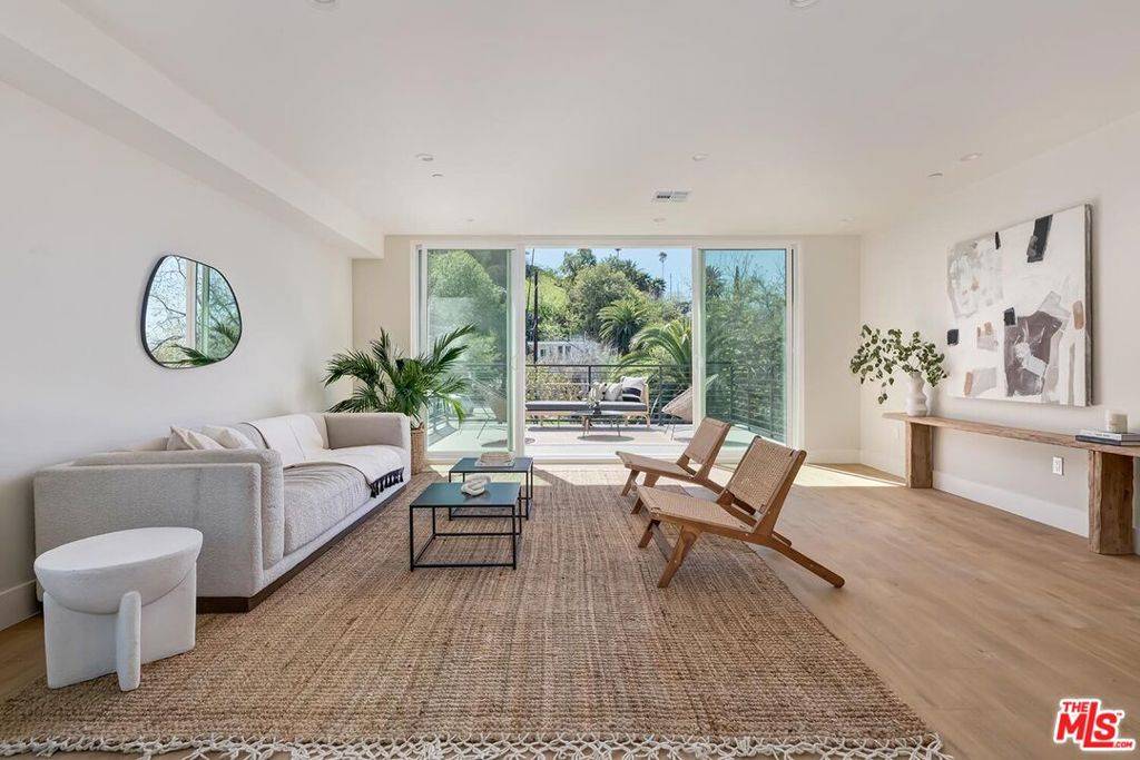 Los Angeles, CA 90032,4136 Raynol ST