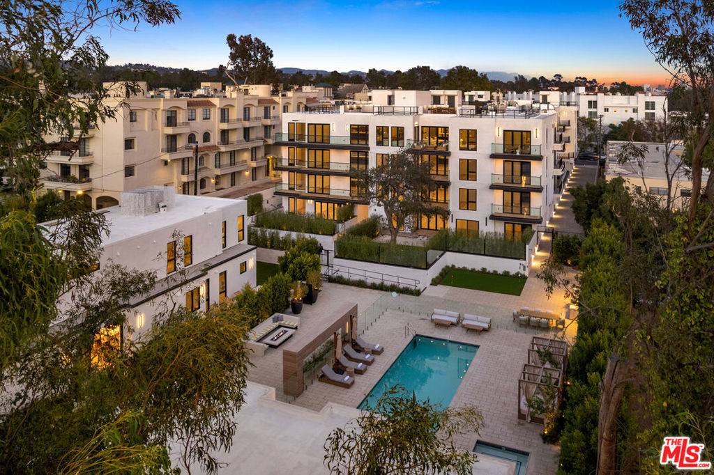Los Angeles, CA 90049,505 Barrington #106