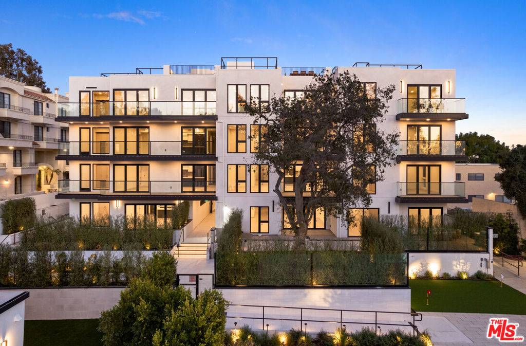 Los Angeles, CA 90049,505 Barrington #106
