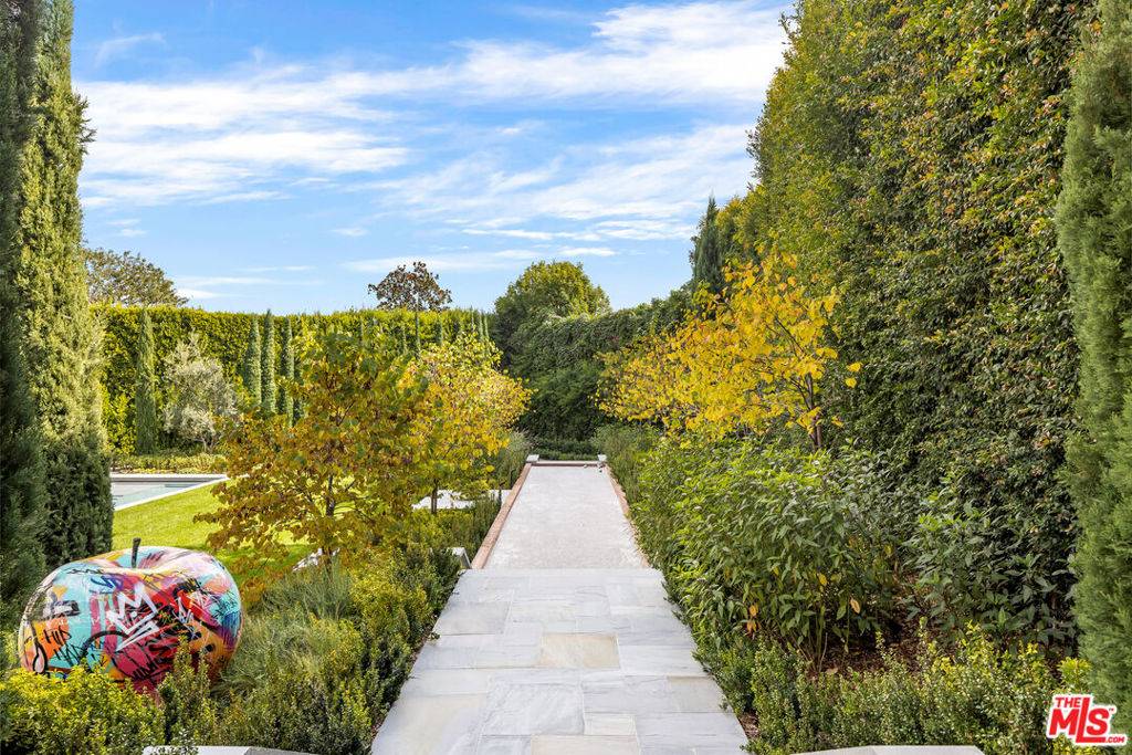 Los Angeles, CA 90049,12770 S Bristol CIR