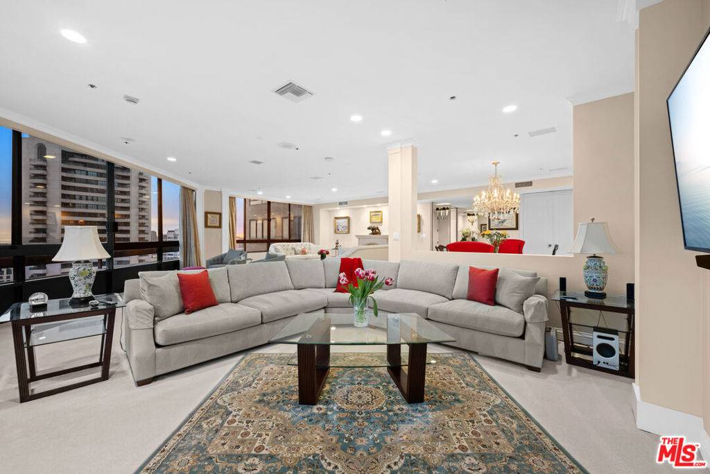 Los Angeles, CA 90024,10430 Wilshire BLVD #1705