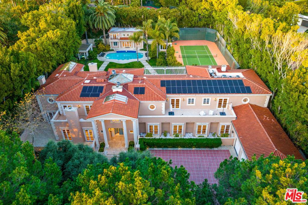 Beverly Hills, CA 90210,407 Robert LN