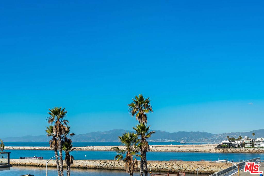 Playa Del Rey, CA 90293,6220 Pacific AVE #301