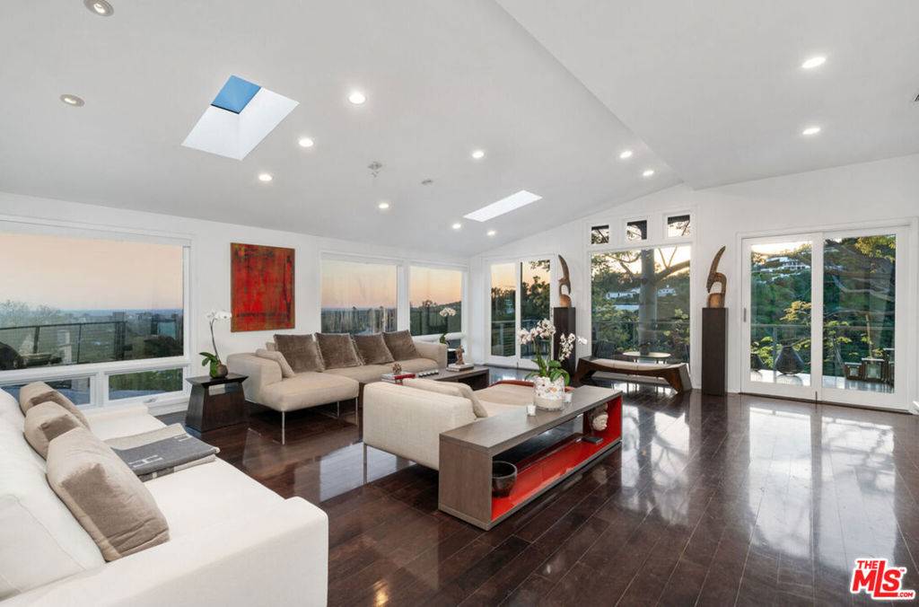 Beverly Hills, CA 90210,1415 Summitridge DR