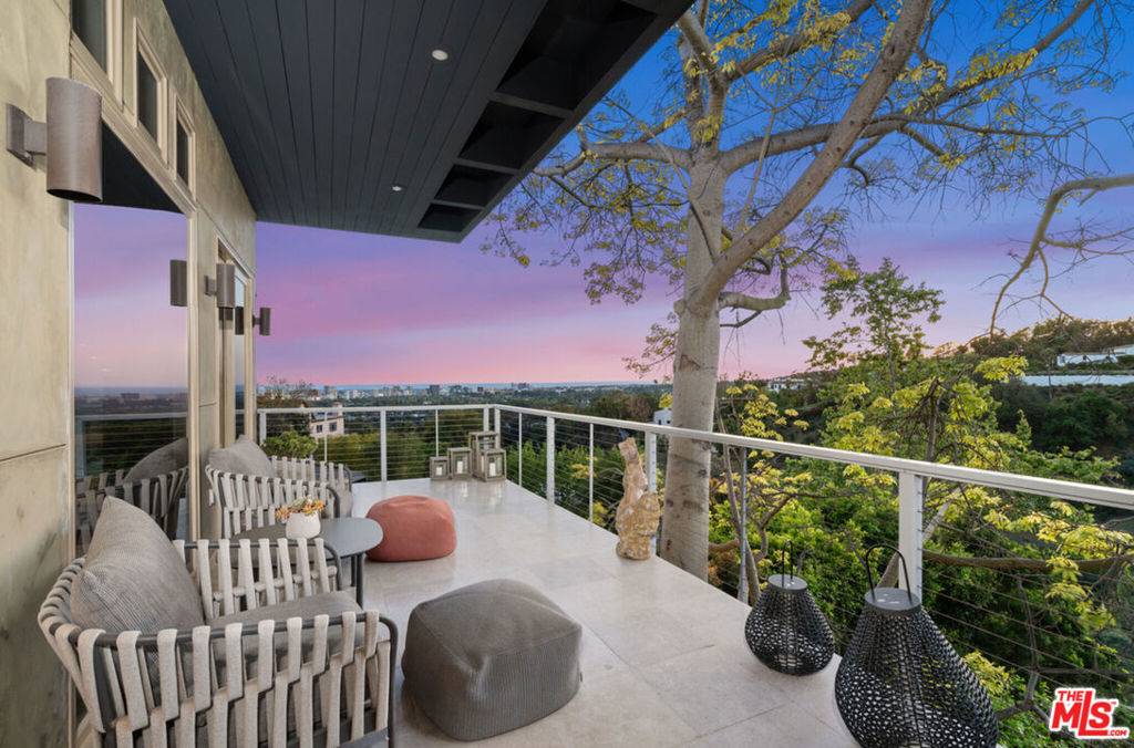 Beverly Hills, CA 90210,1415 Summitridge DR