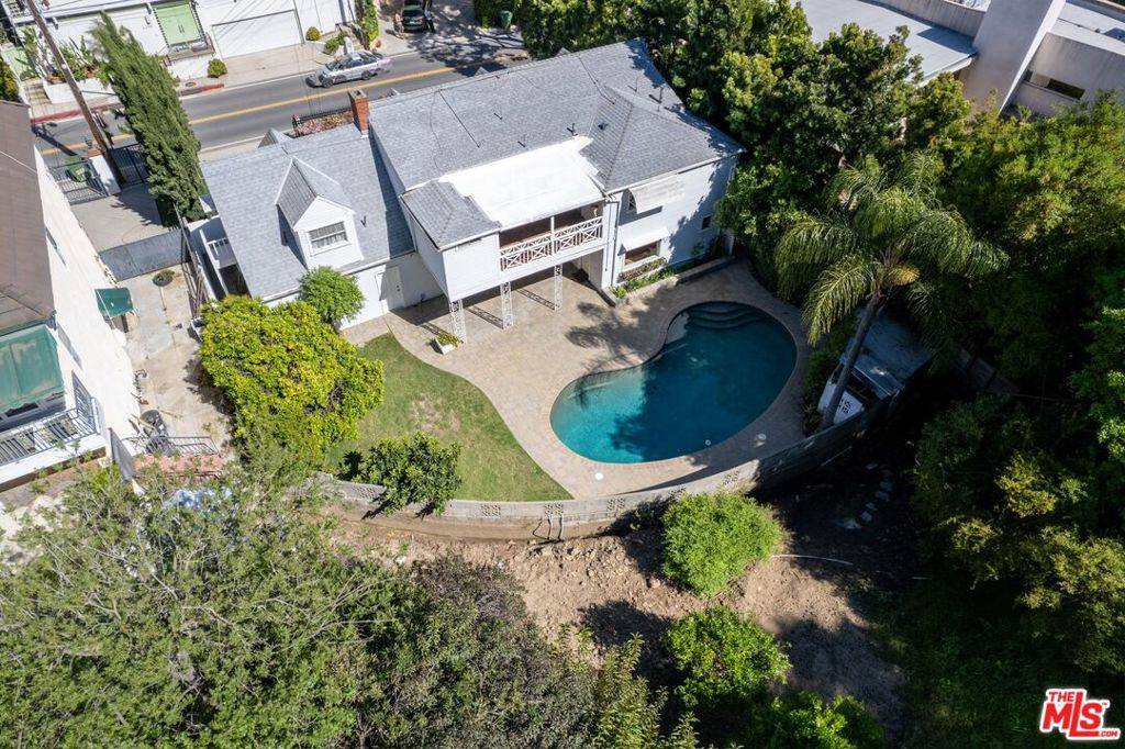 Beverly Hills, CA 90210,2427 Benedict Canyon DR