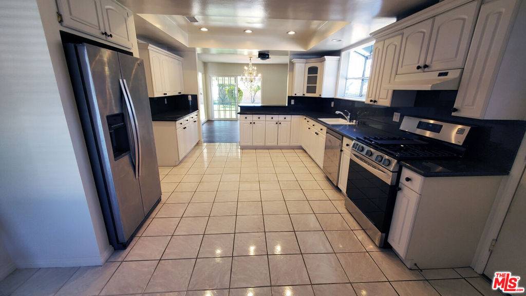 Northridge, CA 91324,18628 Frankfort ST