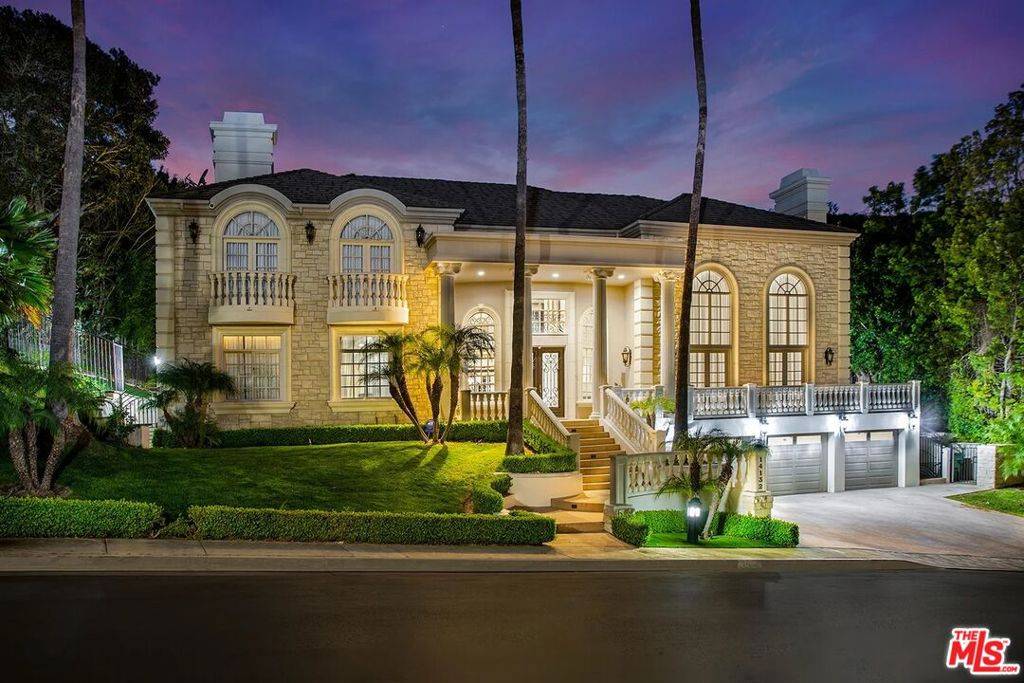 Beverly Hills, CA 90210,14132 Beresford RD