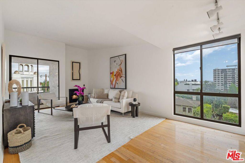 West Hollywood, CA 90069,906 N Doheny DR #417