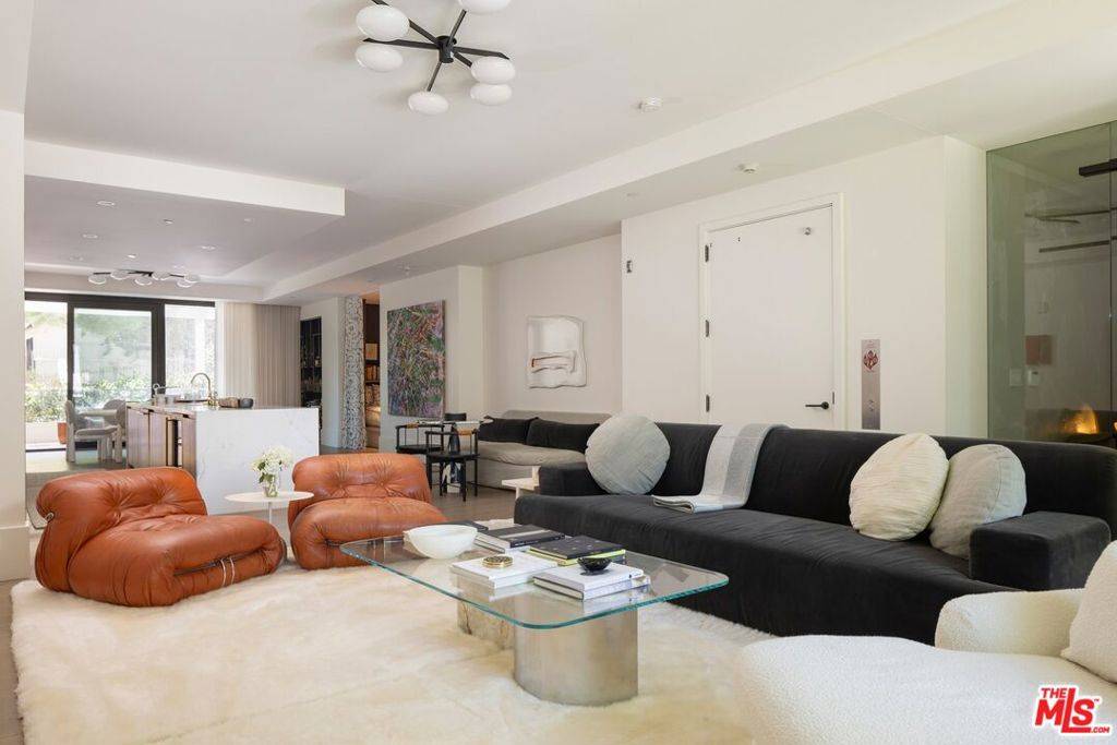 West Hollywood, CA 90069,8420 W Sunset BLVD #306