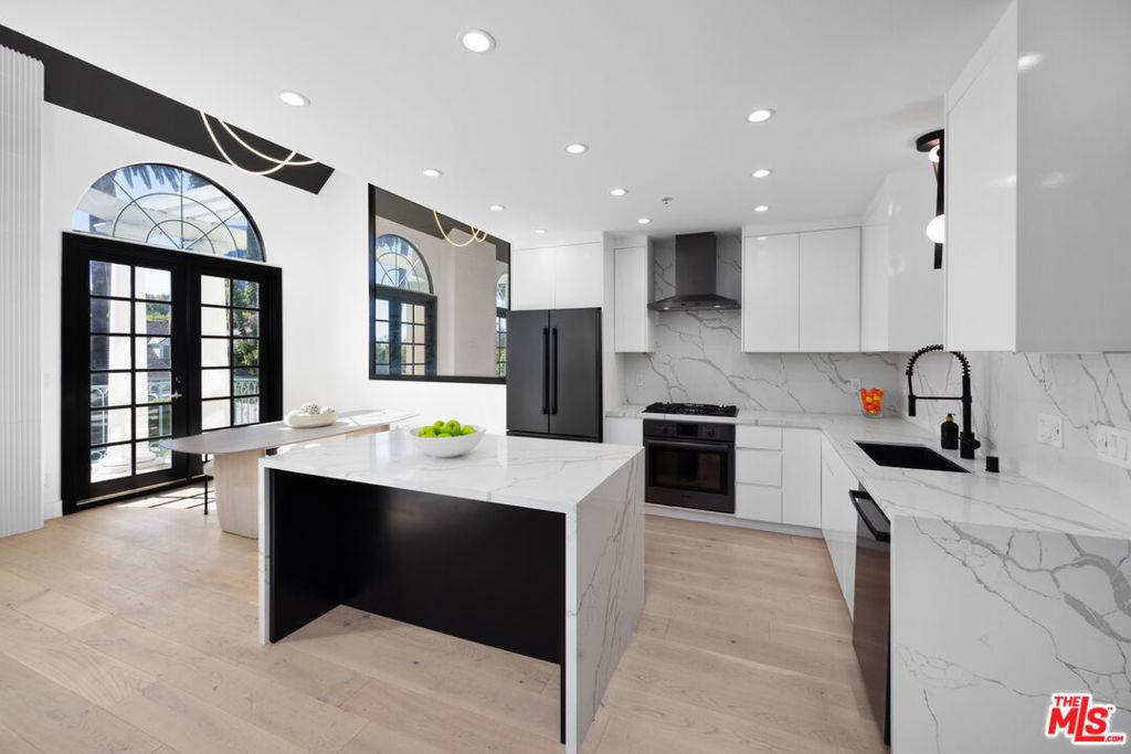 West Hollywood, CA 90069,930 N Doheny DR #311
