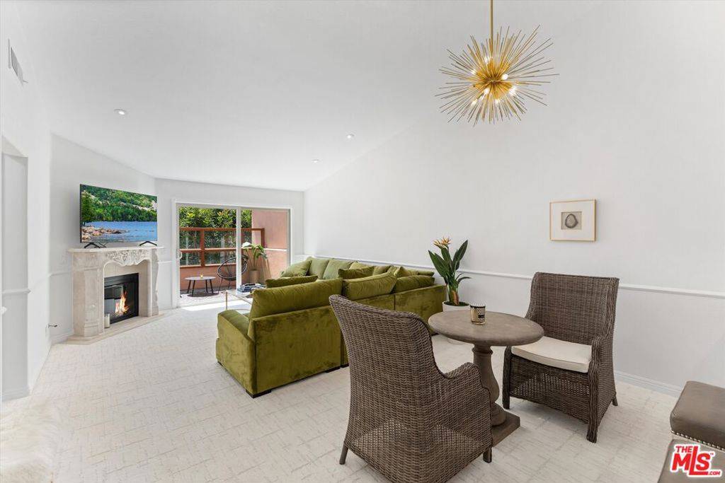 Newport Beach, CA 92660,229 Villa Point DR