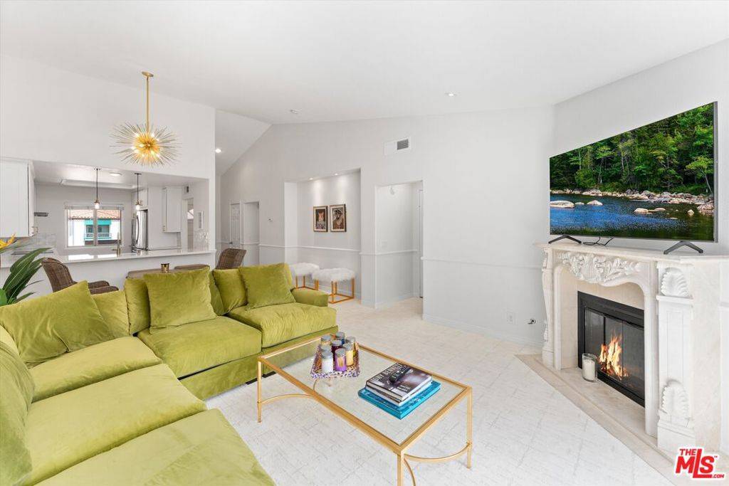 Newport Beach, CA 92660,229 Villa Point DR